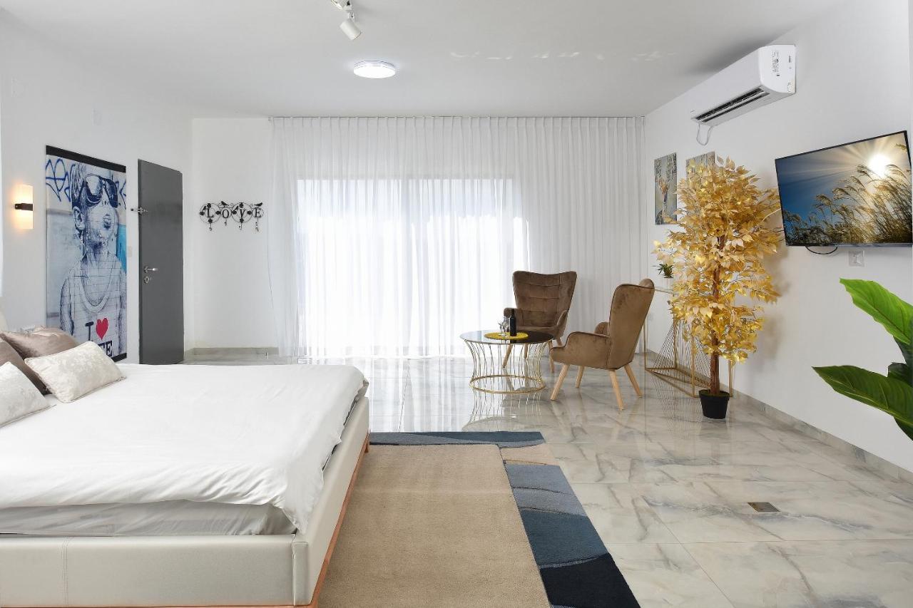 הסויטות של פולי Apartment Manot Exterior foto