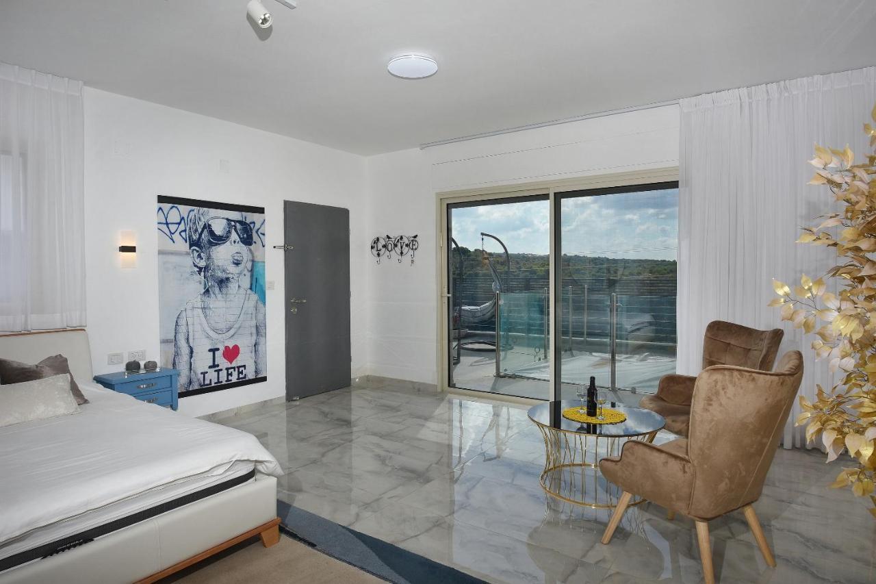 הסויטות של פולי Apartment Manot Exterior foto
