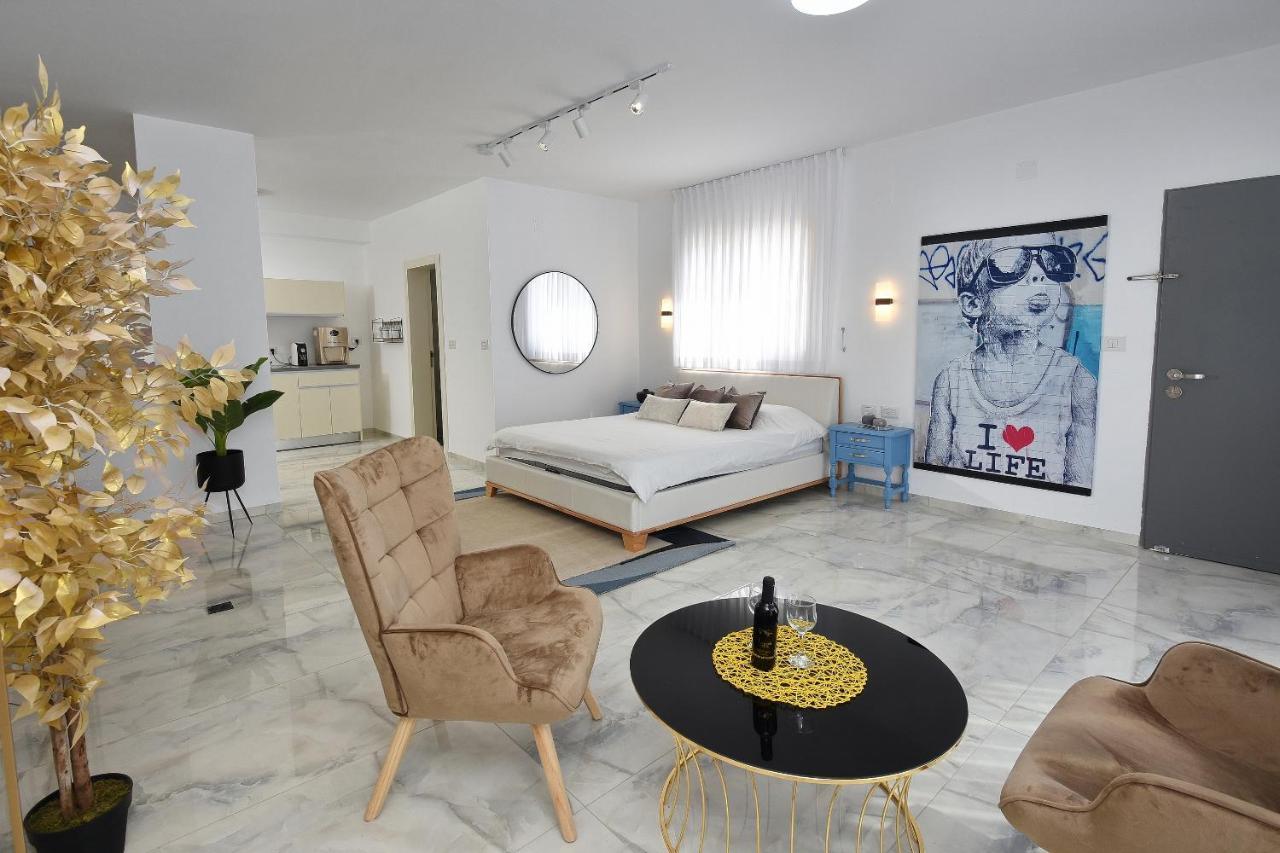 הסויטות של פולי Apartment Manot Exterior foto