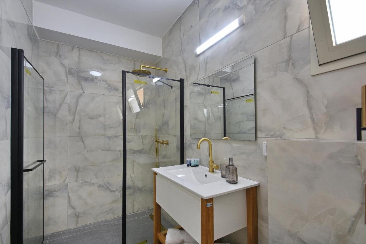 הסויטות של פולי Apartment Manot Exterior foto