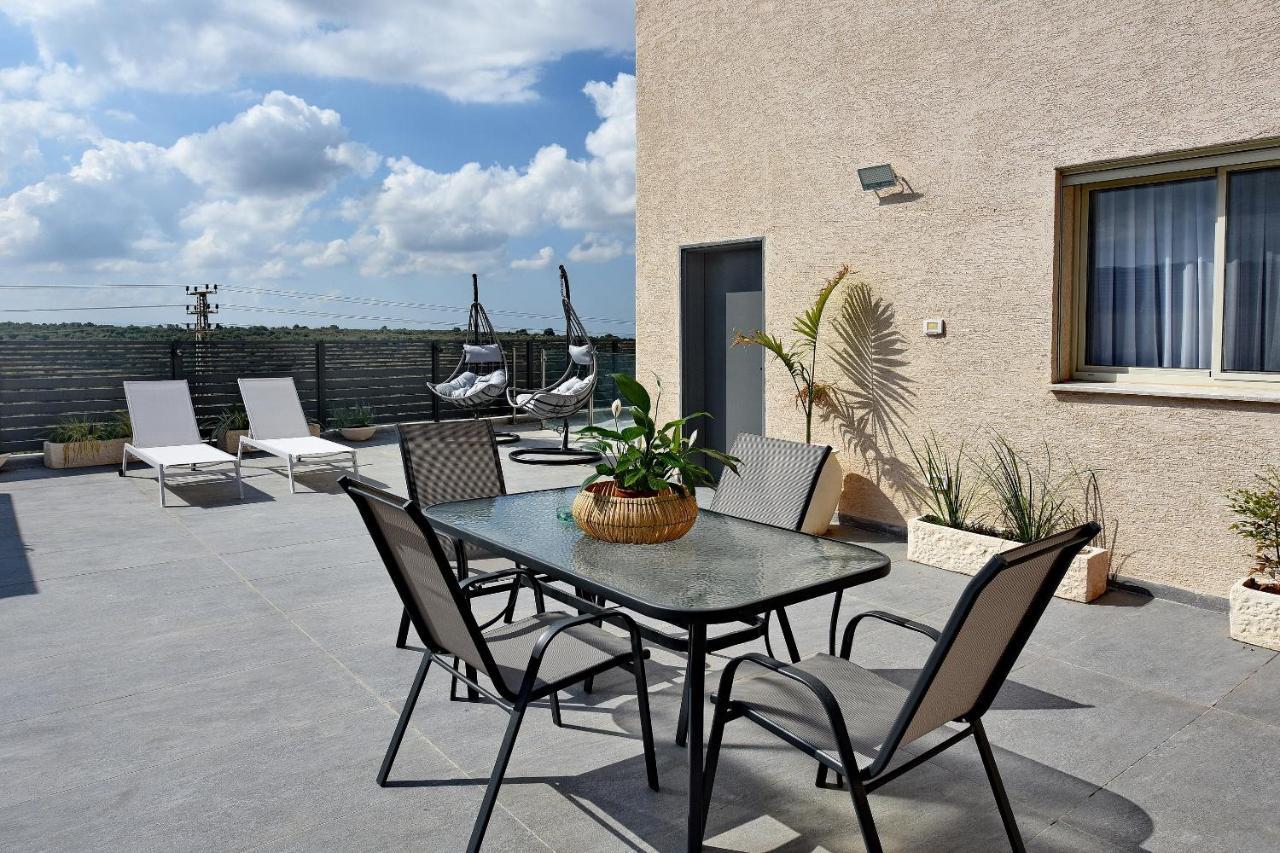 הסויטות של פולי Apartment Manot Exterior foto