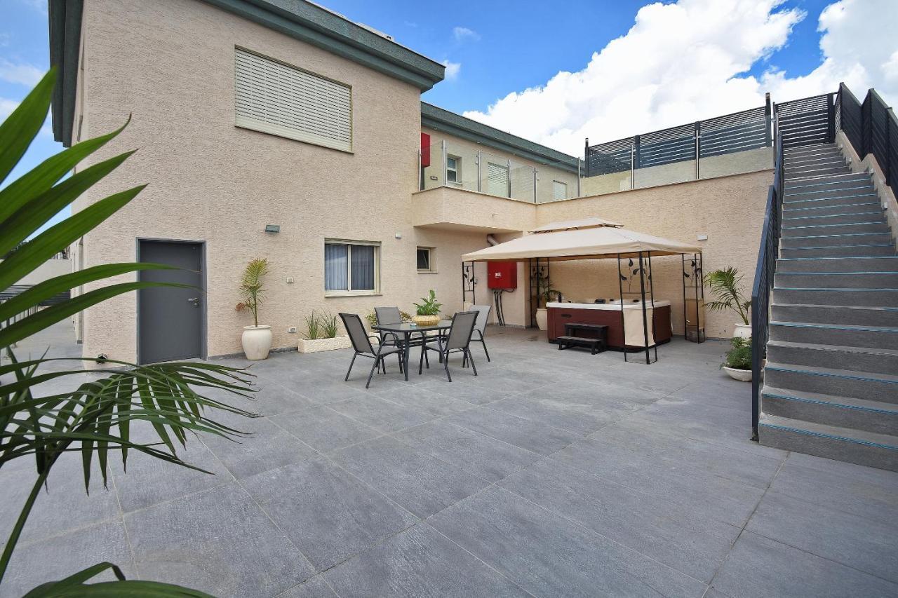 הסויטות של פולי Apartment Manot Exterior foto